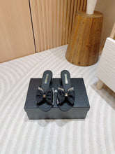 CC HIGH HEEL BLACK SATIN WITH WHITE RHINESTONES